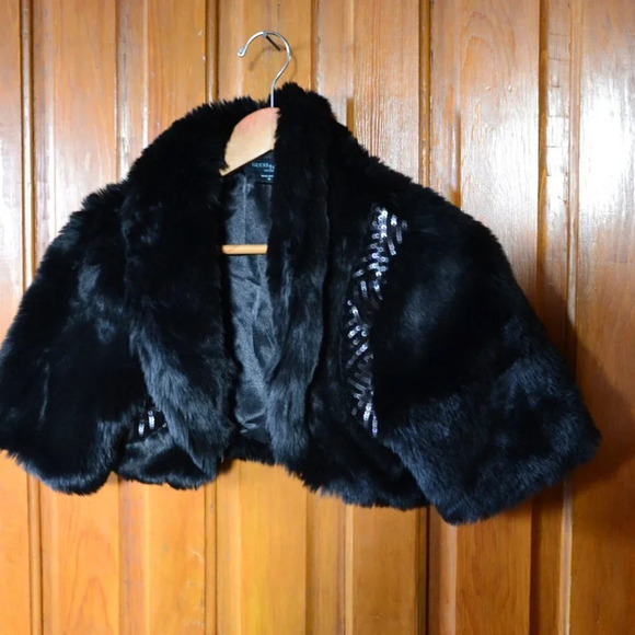 Faux Fur Shrug with Sequin  Detail - Picture 3 of 12